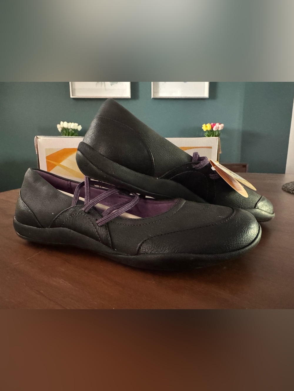 Women’s Orthaheel Melanie Shoes- Black with Purple Accent straps- size 8, NIB